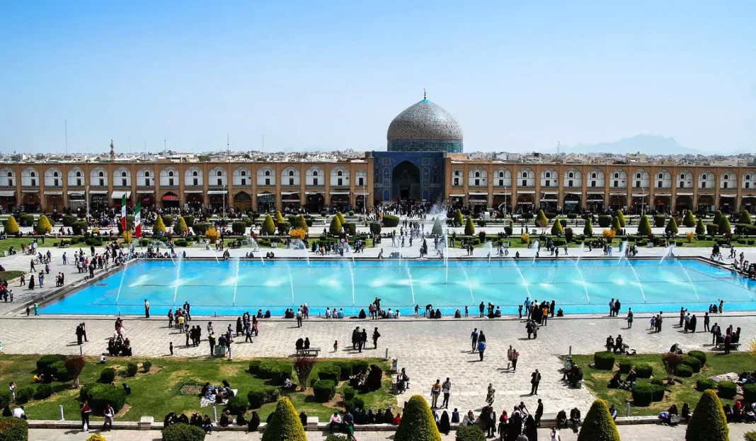 Naqsh-e Jahan Square, Isfahan