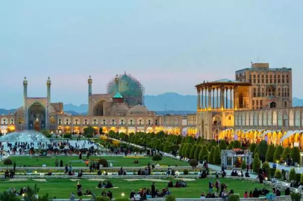 Naqsh-e Jahan Square, Isfahan