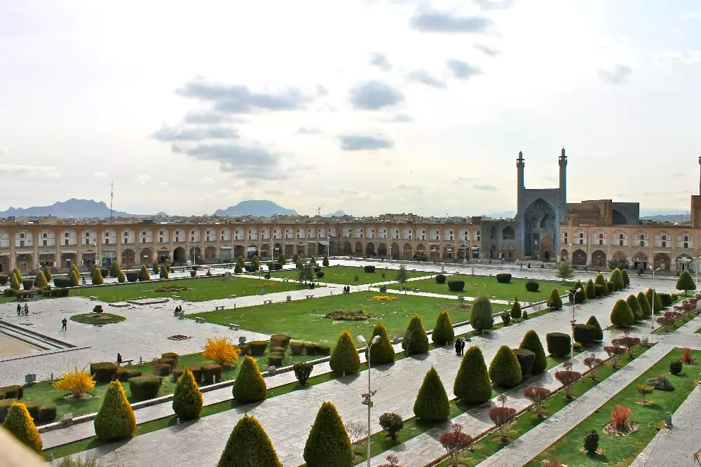 Naqsh-e Jahan Square, Isfahan