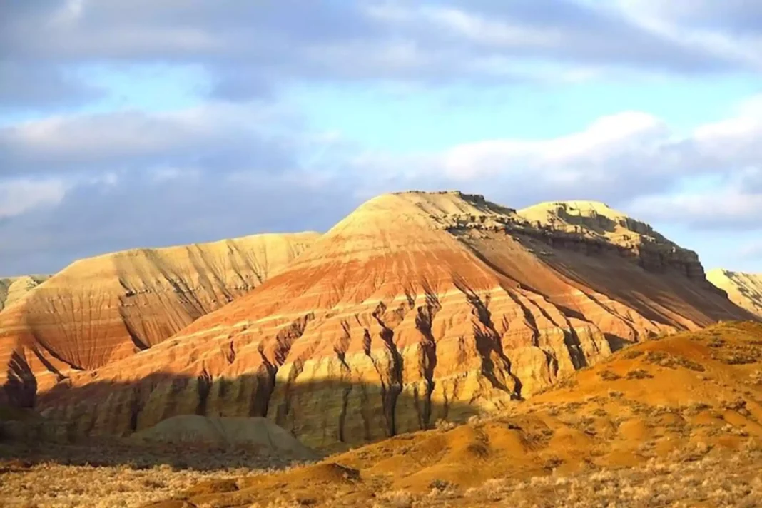 Aktau Mountains Trail - Altyn-Emel National Park